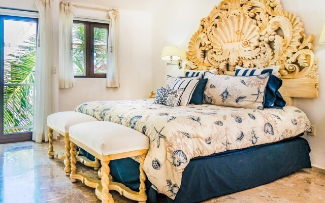 Royal Palms 10 2 Bedroom Condo by RedAwning