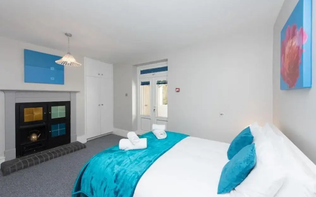 Seafront Walk Garden Apartment