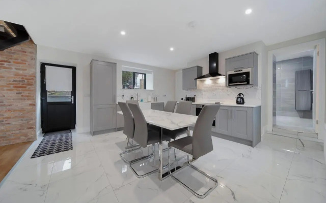 NEW Glenside Abbey sleeping 7 guests