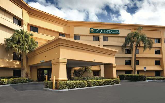 La Quinta Inn & Suites by Wyndham Miami Airport East