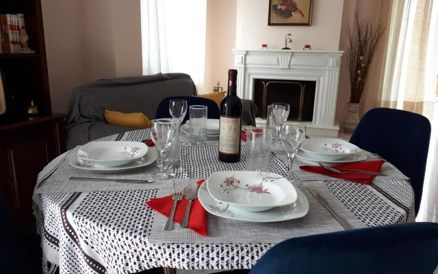 Sea view,big and comfortable appartment in Voula
