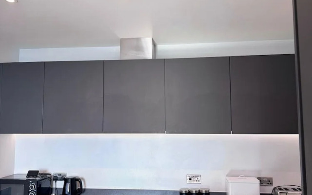 City Centre - 2-bed High Rise Apartment - Sleeps 4