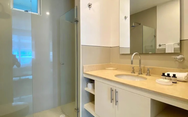 w Impeccable 2BR w Charming Balcony in CTG