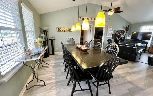 1931 Avenue F House by RedAwning