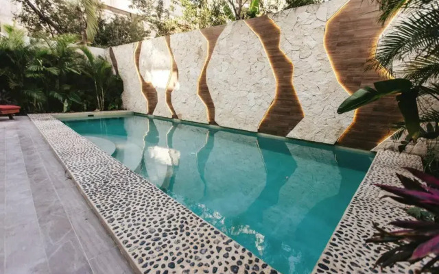 Dune Luxury Condos - Suite w Private Terrace