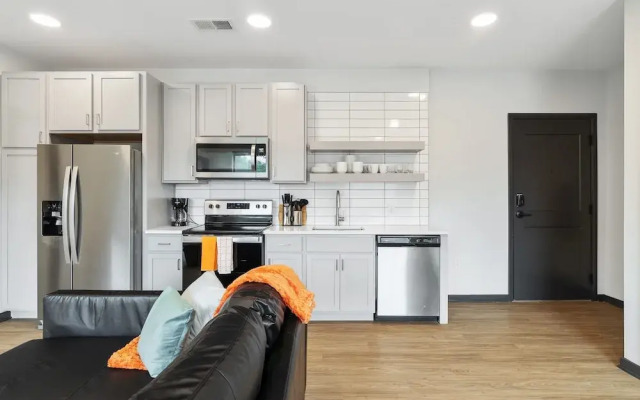 CozySuites on Mass w garage parking 19