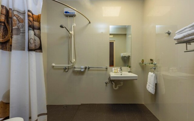 NEW 6br6 5BA Villa 200m to Beach w Privatepool