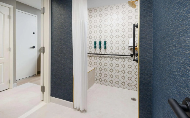 DoubleTree by Hilton Charlotte City Center