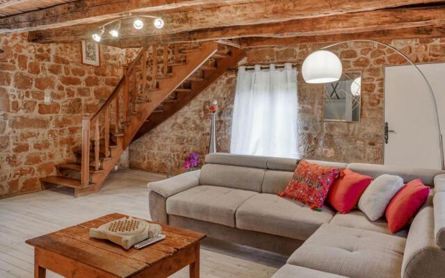 Peaceful Holiday Home in Teillots with Private Pool