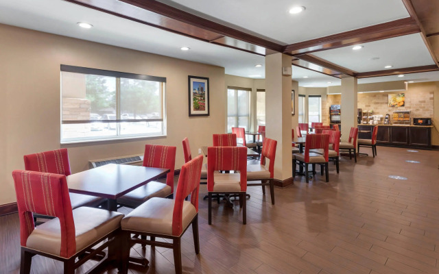 Comfort Suites North Dallas