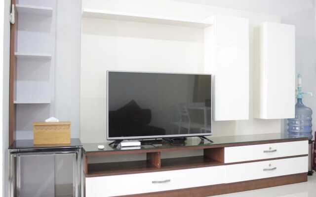 Pleasant 1BR Apartment with Sofa Bed at Dago Suites