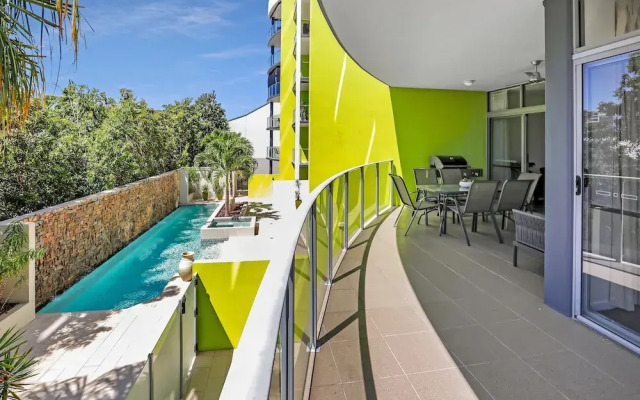 City Centre Apartment with Mountain View