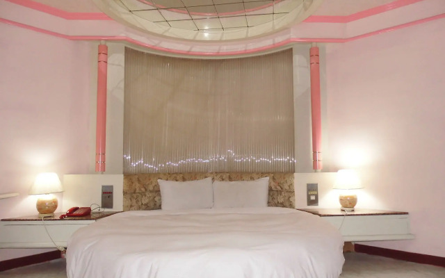 Modern Plaza Hotel
