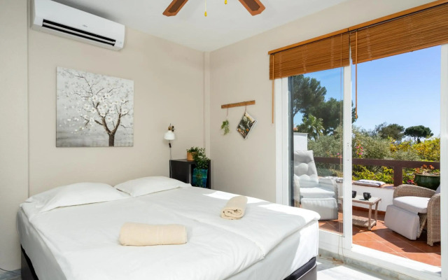 2BR Garden Apartment Albamar