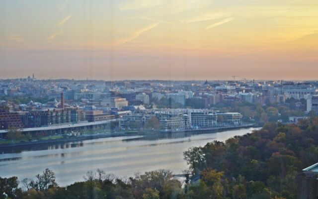 Holiday Inn Rosslyn @ Key Bridge