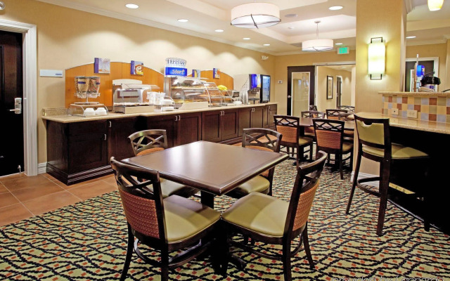 Holiday Inn Express & Suites Newberry by IHG