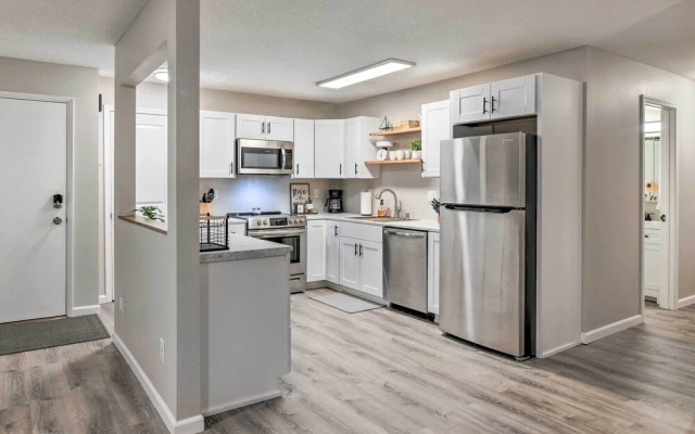 Modern Anchorage Apartment Near Hospitals!