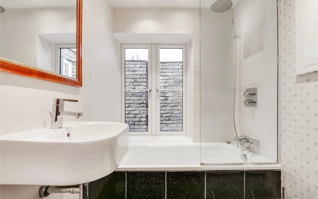 Cozy Chelsea Flat For 4 W Back Garden