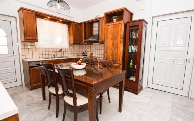 Achilleas Deluxe Apartment