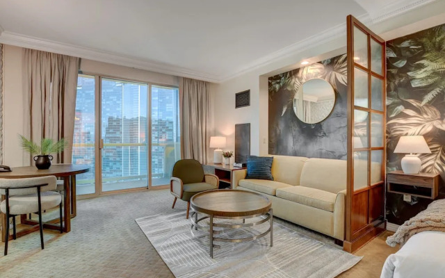 Premium Suite w/balcony at The Signature