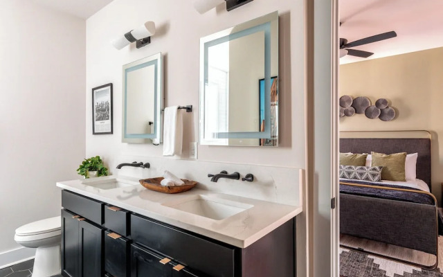 Cowboy Country - Private Rooftop With Hot Tub!