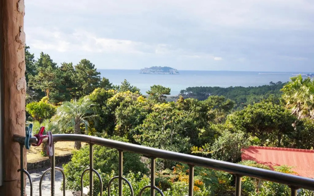 Jeju Oedolgaenara Pension and Guest House