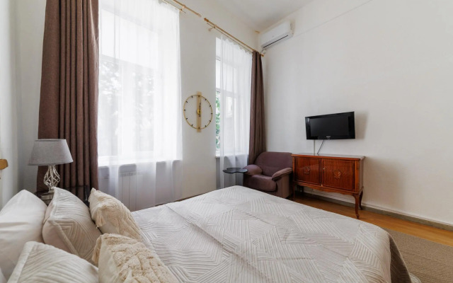 DeRent Aparts (ДеРент Апартс) на проспекте Владимирский 8