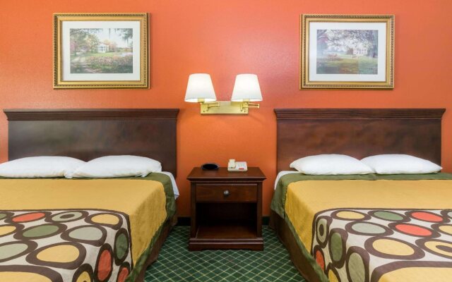 Super 8 by Wyndham Kinder LA