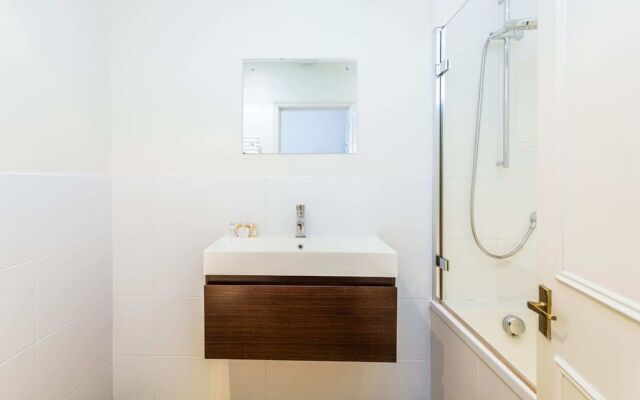 Bright and Spacious Notting Hill Nest