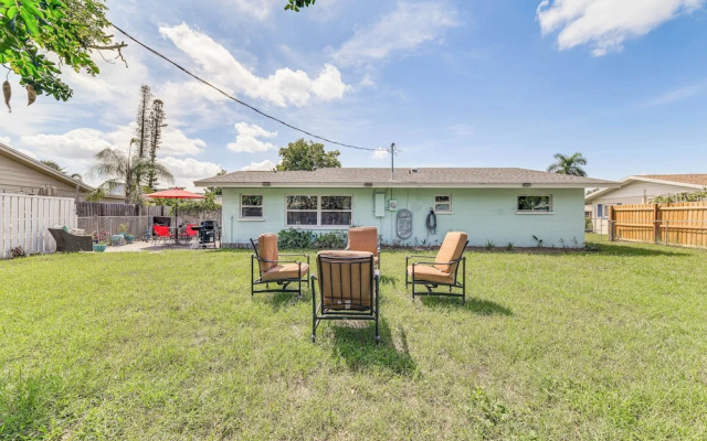 Backyard Hangouts: Bradenton Home Near Dining!