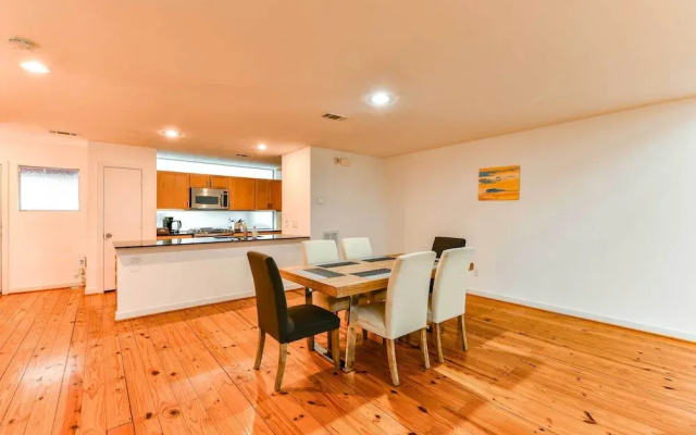 Modern Houston Townhome: 5 Miles to Downtown!