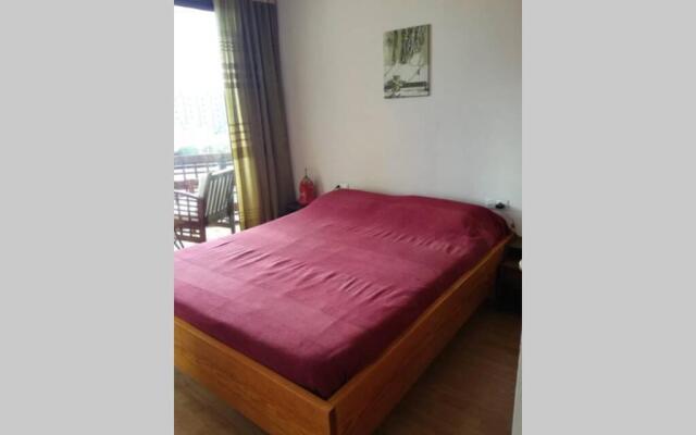 Apartament a Roses. Terrassa i piscina comunitaria