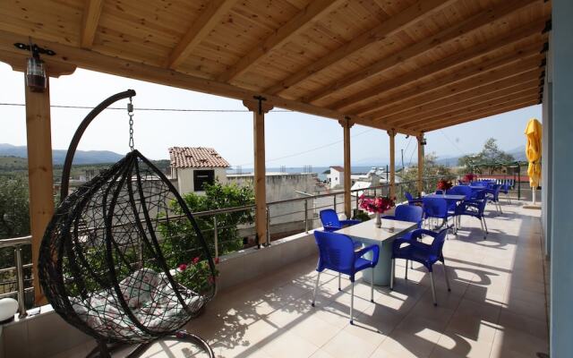 Joni Apartments