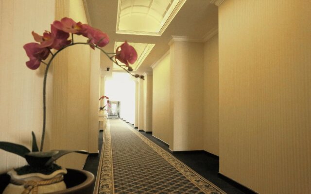Adhiwangsa Hotel & Convention Hall
