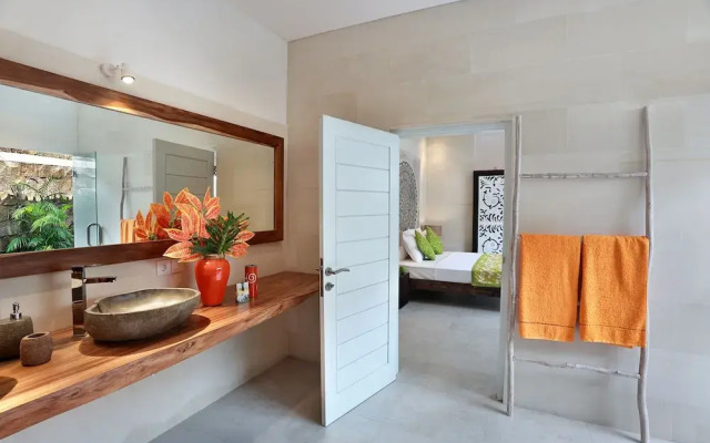 Seminyak White Design Villa