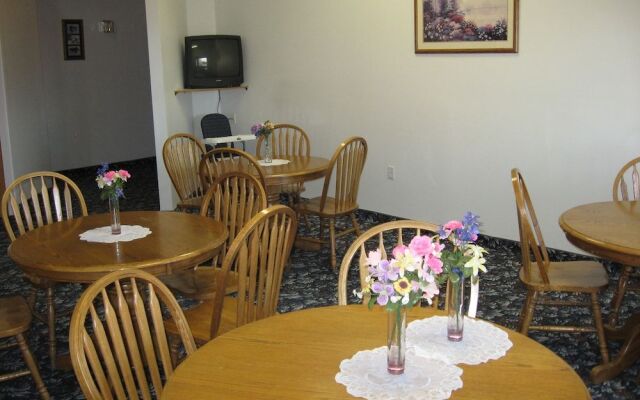 Glacier Gateway Plaza