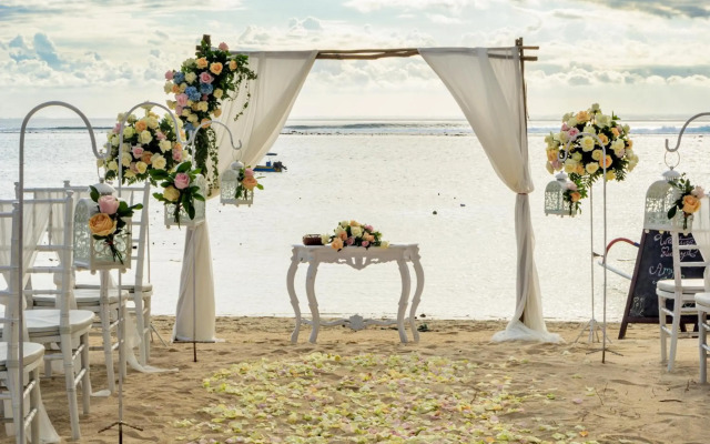 Lembongan Beach Club and Resort