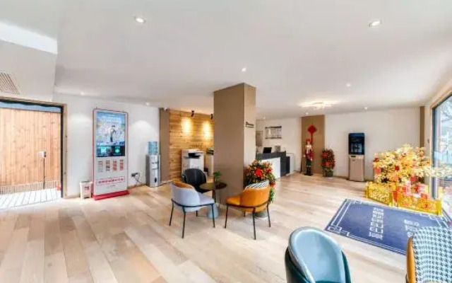 Chuanyan 19th Mountain Peak Hubaba Planet Hotel