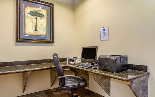 Comfort Suites Plainview