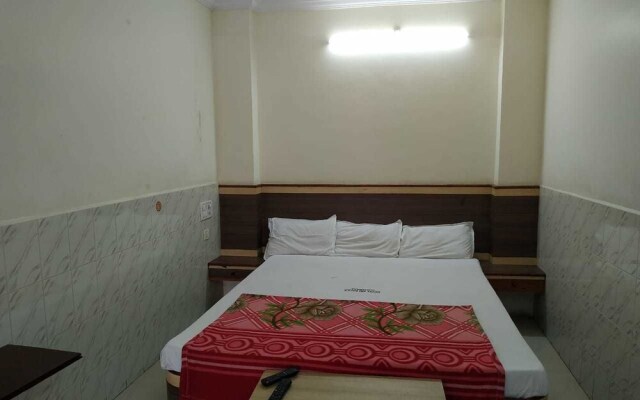Iroomz Sri Balaji Residency