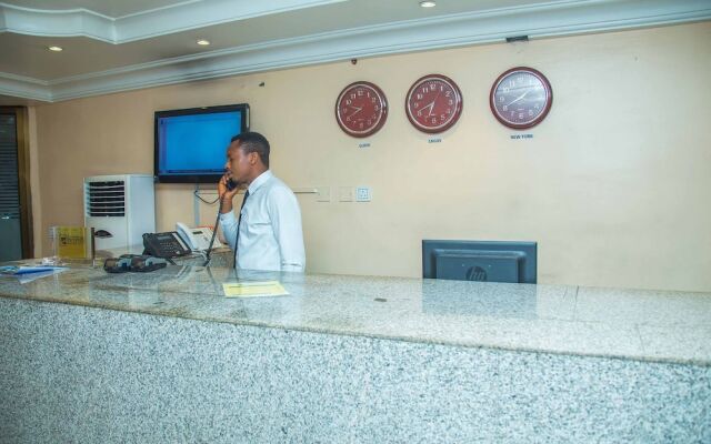 Royal Crest Hotel & Suites