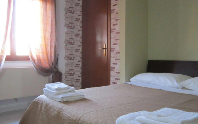 Metropolis Rooms & Services