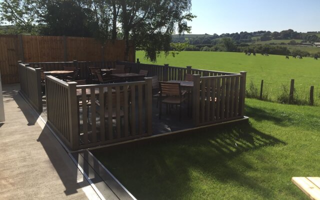 The Three Horseshoes