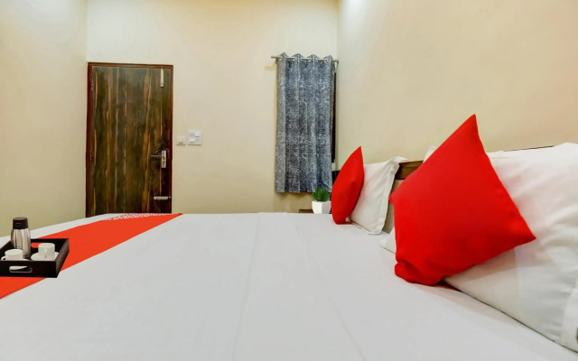 OYO Flagship 70098 Moon Trip