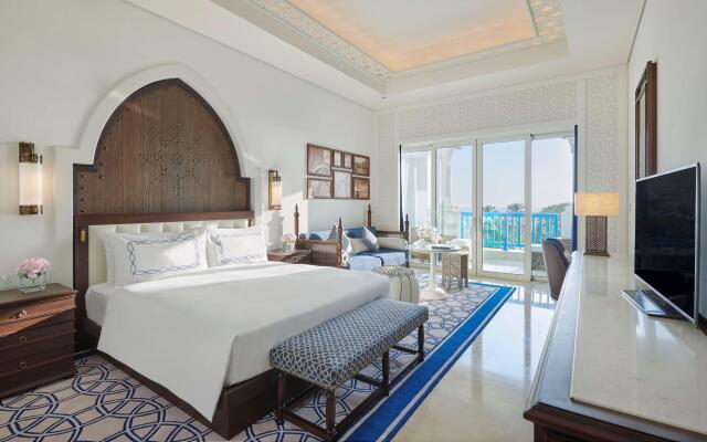 Hilton Salwa Beach Resort & Villas