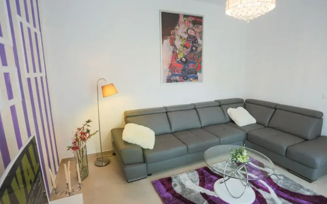 Lovely 4 Star 3-bed Apartment in Podstrana