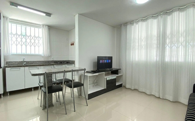 Ótimo apartamento na praia de Bombas.