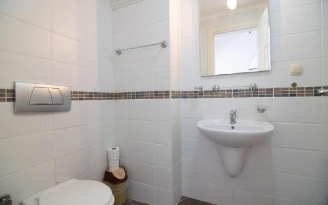 Sunset Beach Club Aqualettings Lighthouse 33