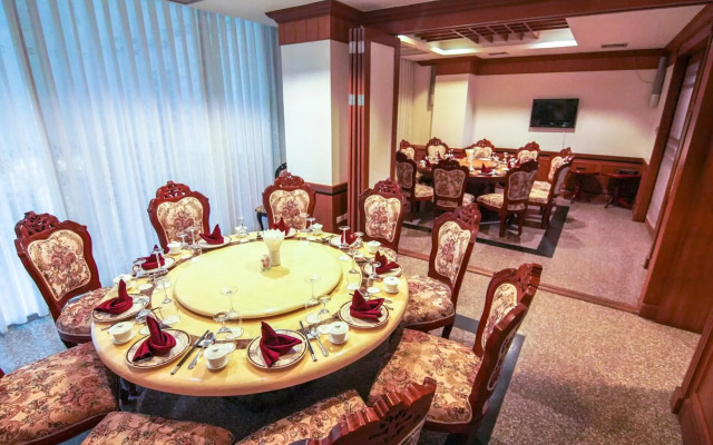 Arawan Riverside Hotel