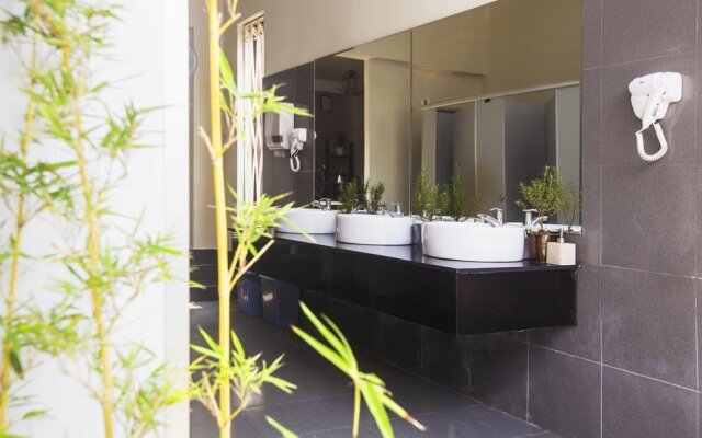 1812 Boutique Hostel